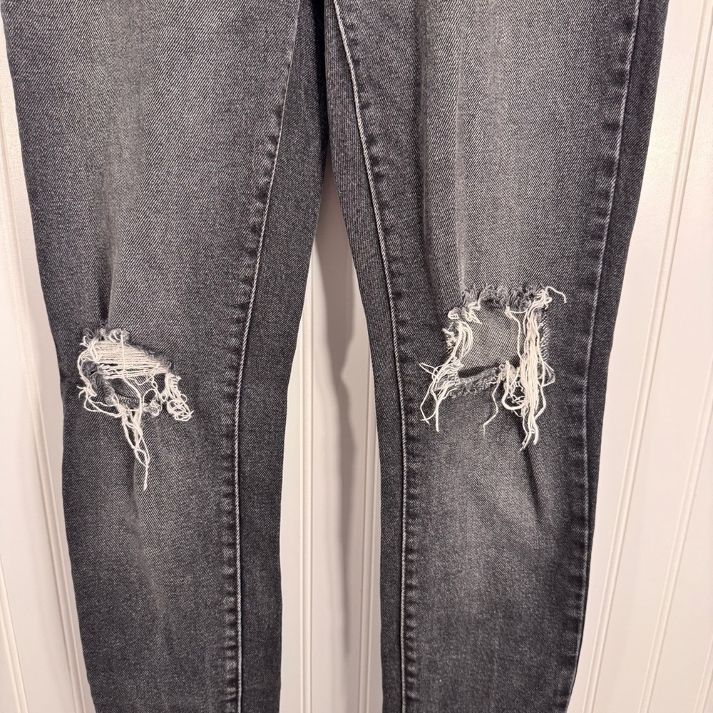 Levi’s Women’s 711 Skinny Distressed Black Denim Jeans Size 28 - Picture 4 of 14